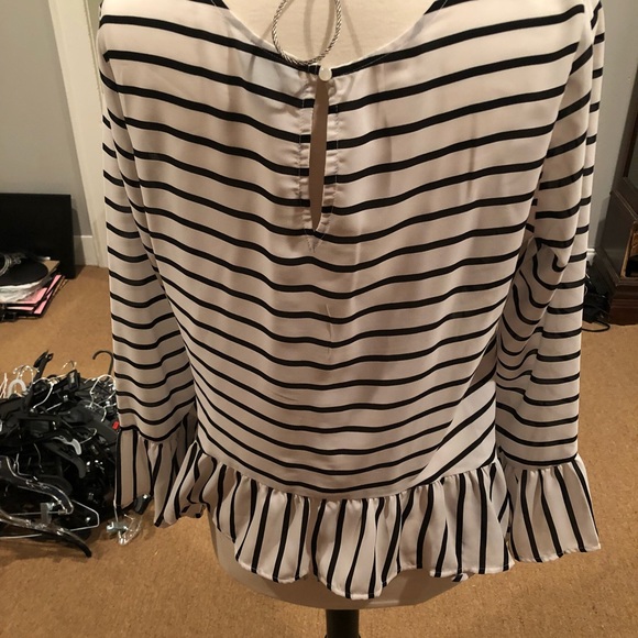 Cream and black high low blouse - Picture 3 of 4